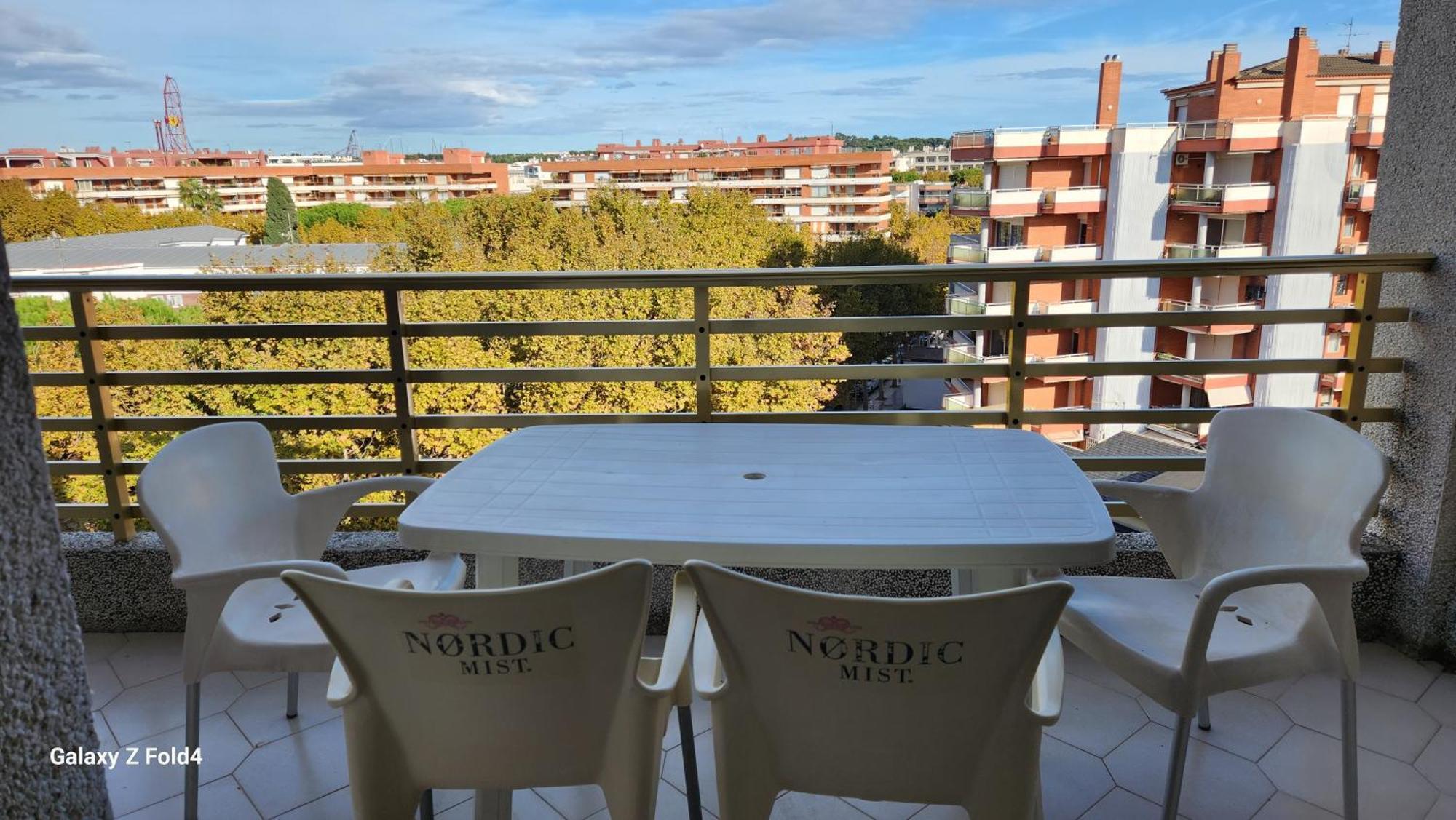 Apartments Novelty Салоу Экстерьер фото