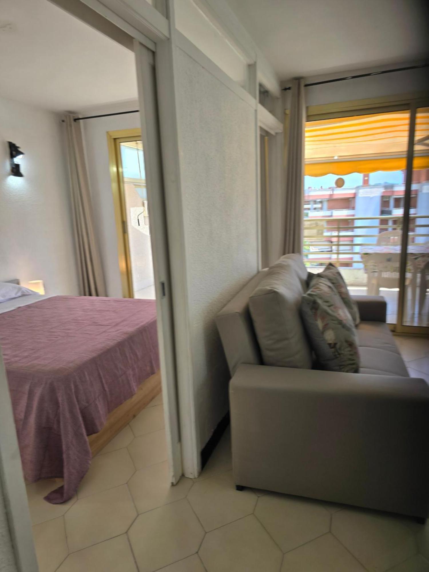 Apartments Novelty Салоу Экстерьер фото