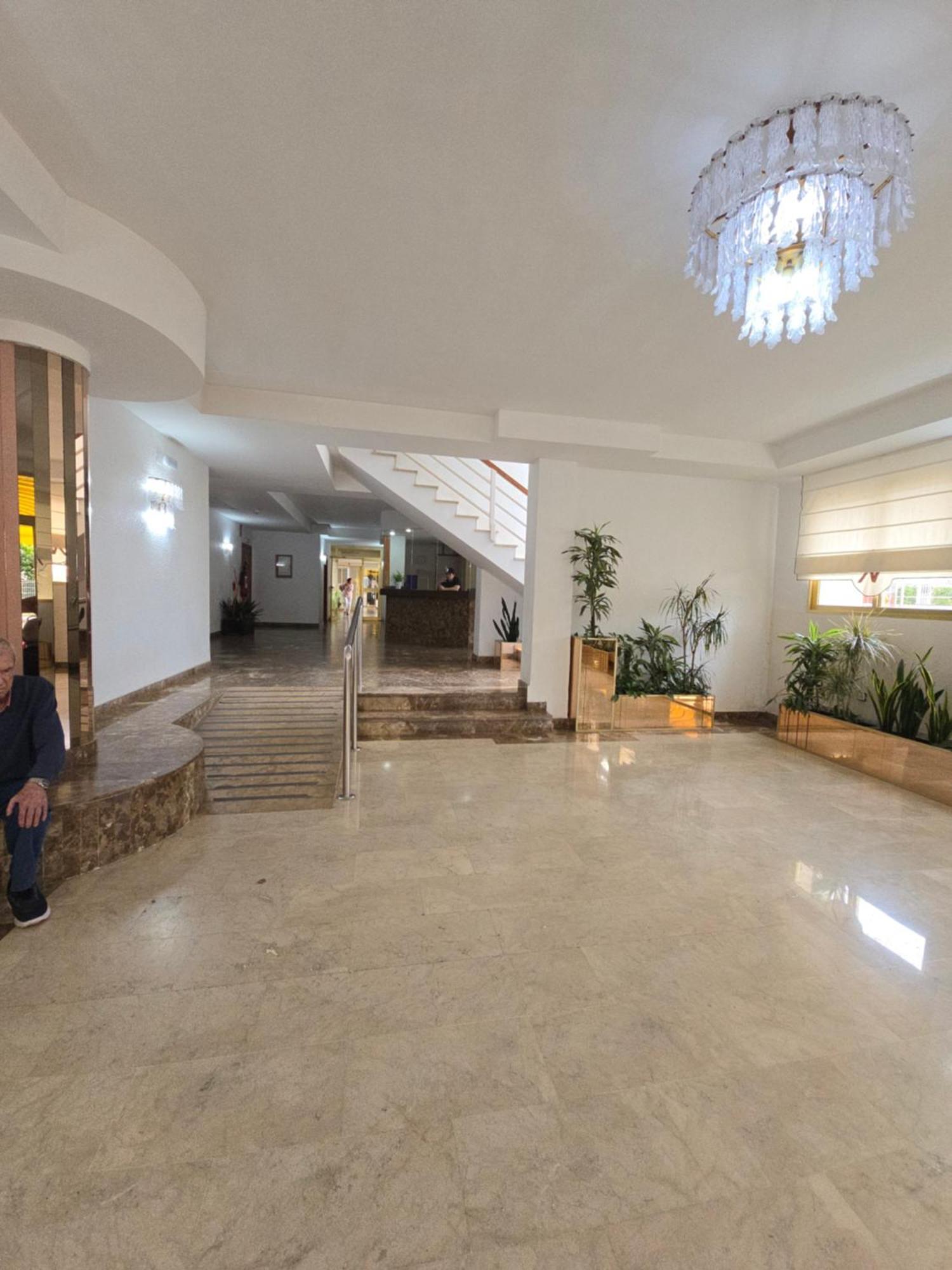 Apartments Novelty Салоу Экстерьер фото